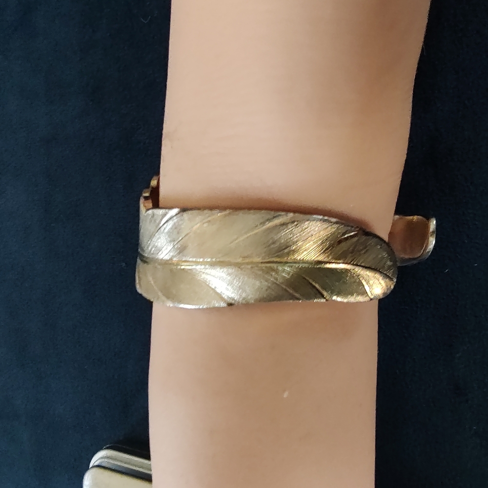 Elegant 2 Tone Silver Floral Bracelet - Picture 4 of 5